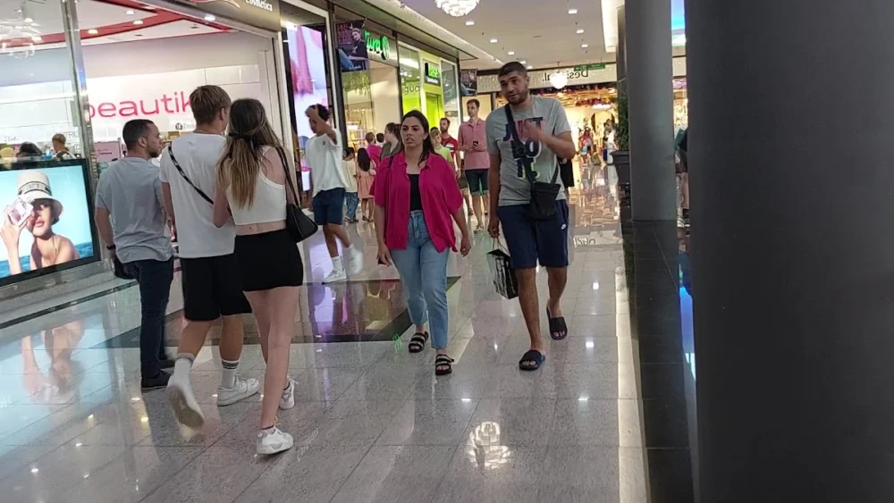La Cañada Shopping Mall - 3